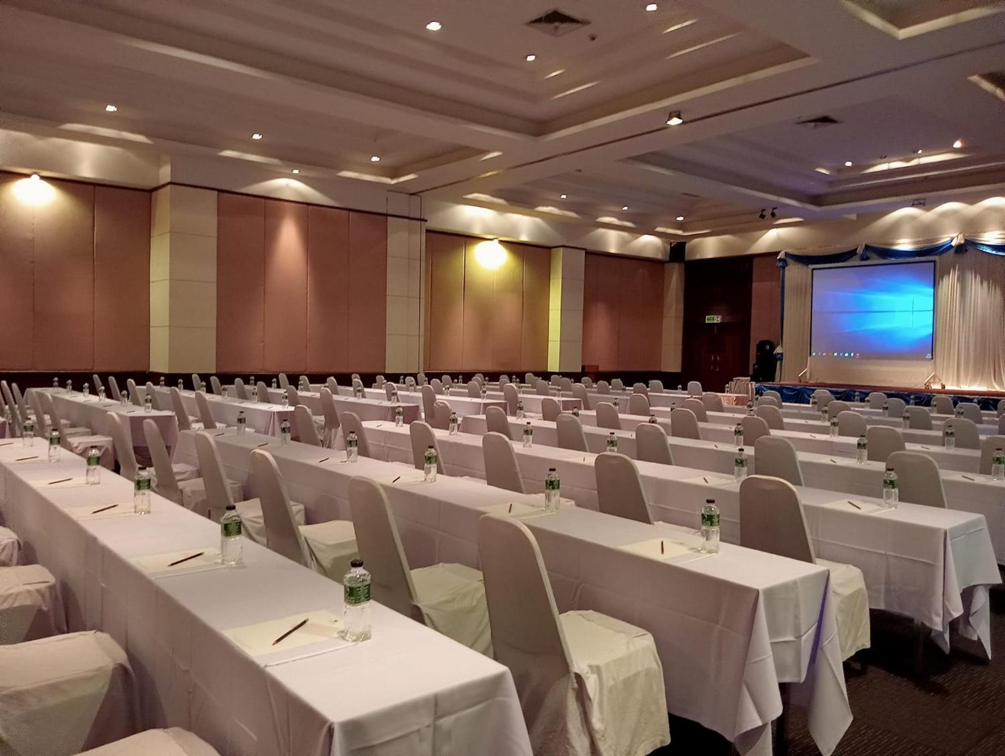 โรงแรม ซิตี้พาร์ค โคราช City Park Hotel Nakhonratchasima Exteriör bild