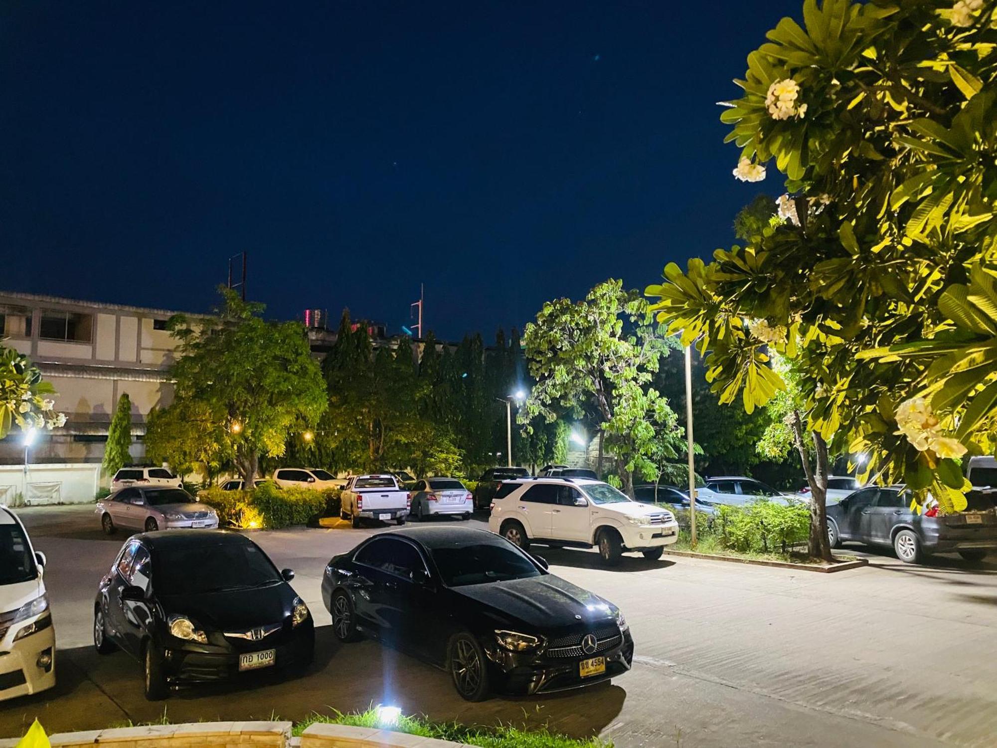 โรงแรม ซิตี้พาร์ค โคราช City Park Hotel Nakhonratchasima Exteriör bild